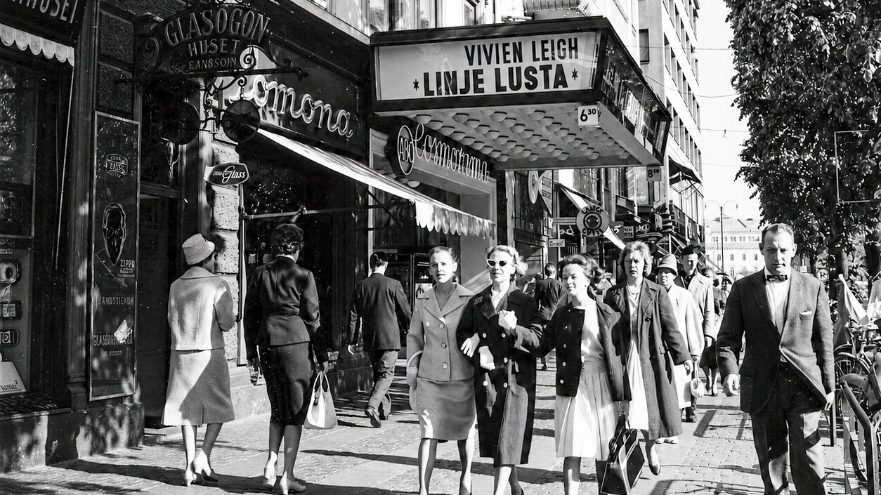 Historisk svartvit bild från Östra Hamngatan i Göteborg.