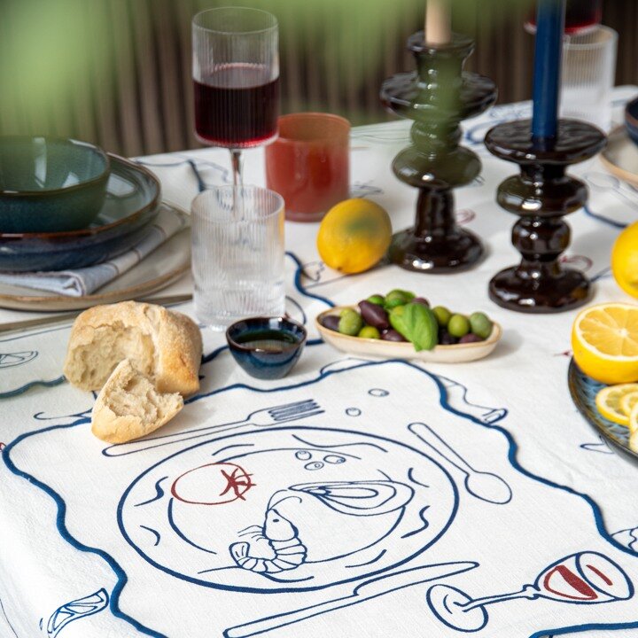 Set table with placemat, glass