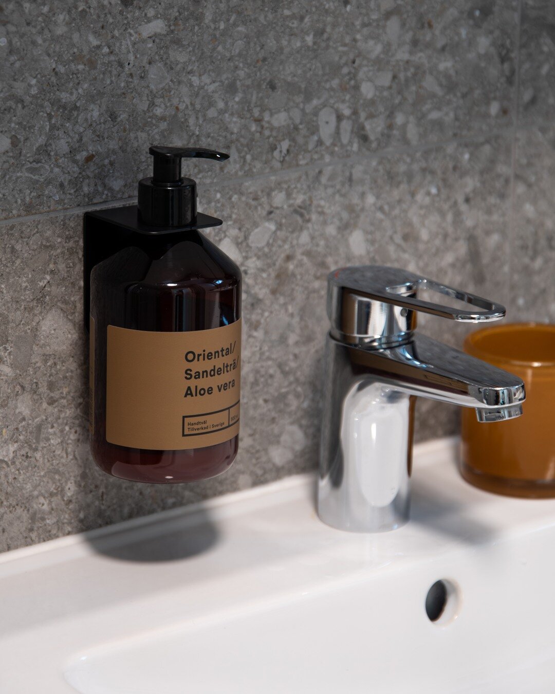 Soap dispenser holder Easy way